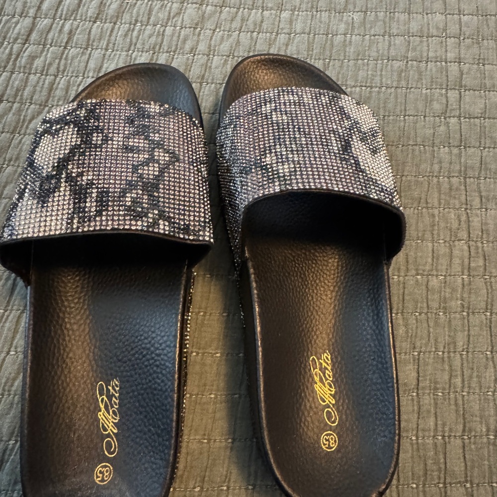 Mata Shoes Black and Silver Sandals
